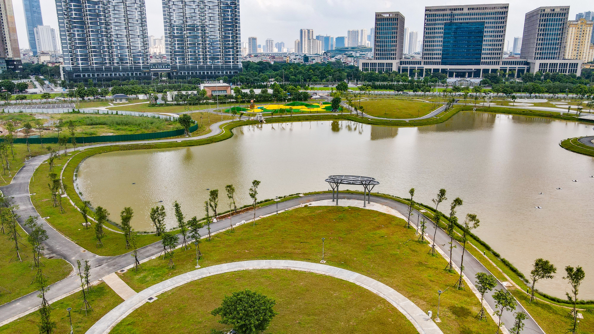 Hà Nội: Cận cảnh công viên rộng nhất quận Nam Từ Liêm - Ảnh 2.