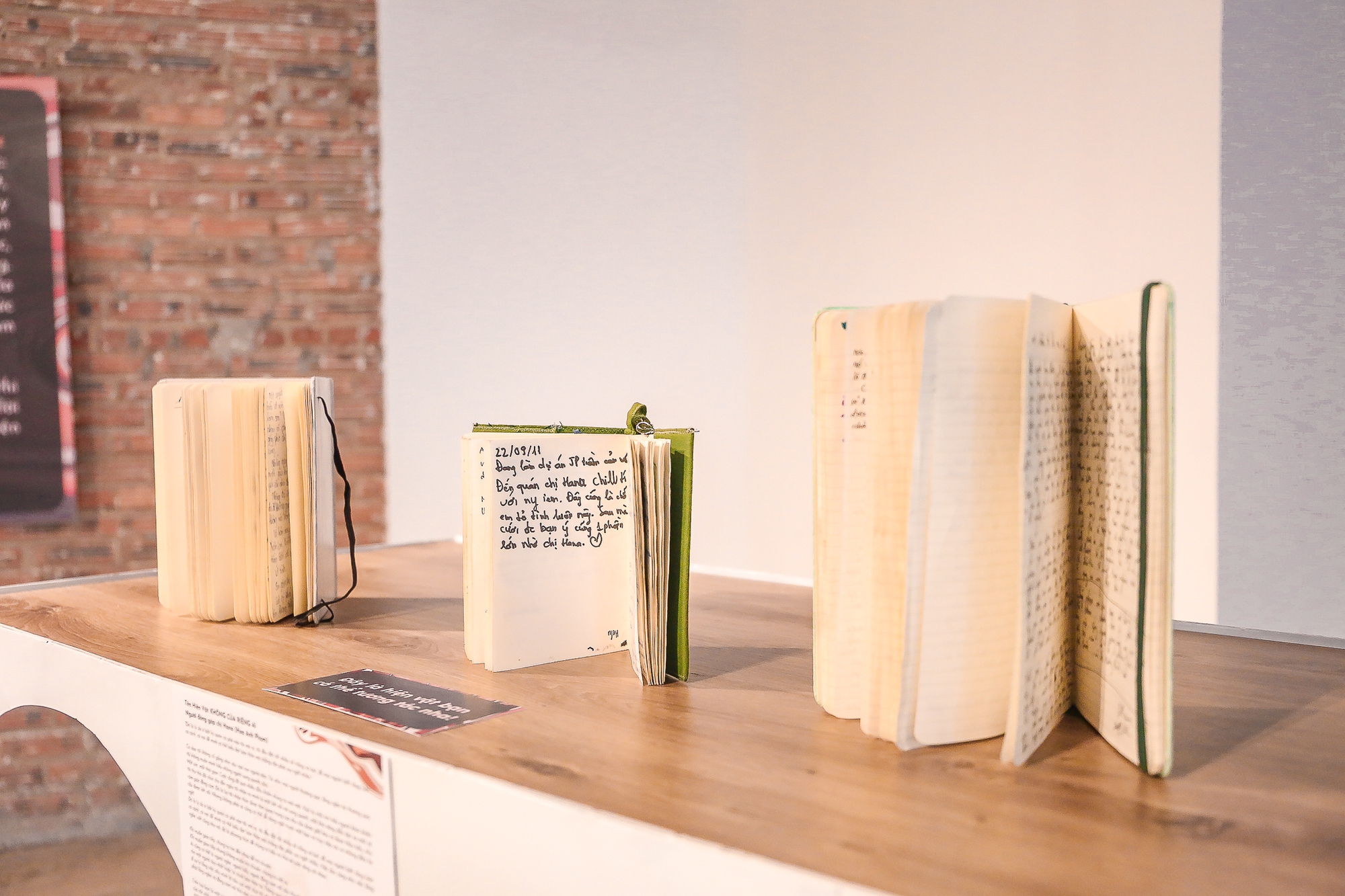 Đi xem triển lãm cuối tuần, người trẻ tha hồ bộc lộ cảm xúc với chính mình! - Ảnh 8. Đi xem triển lãm cuối tuần, người trẻ tha hồ bộc lộ cảm xúc với chính mình! - Ảnh 8.