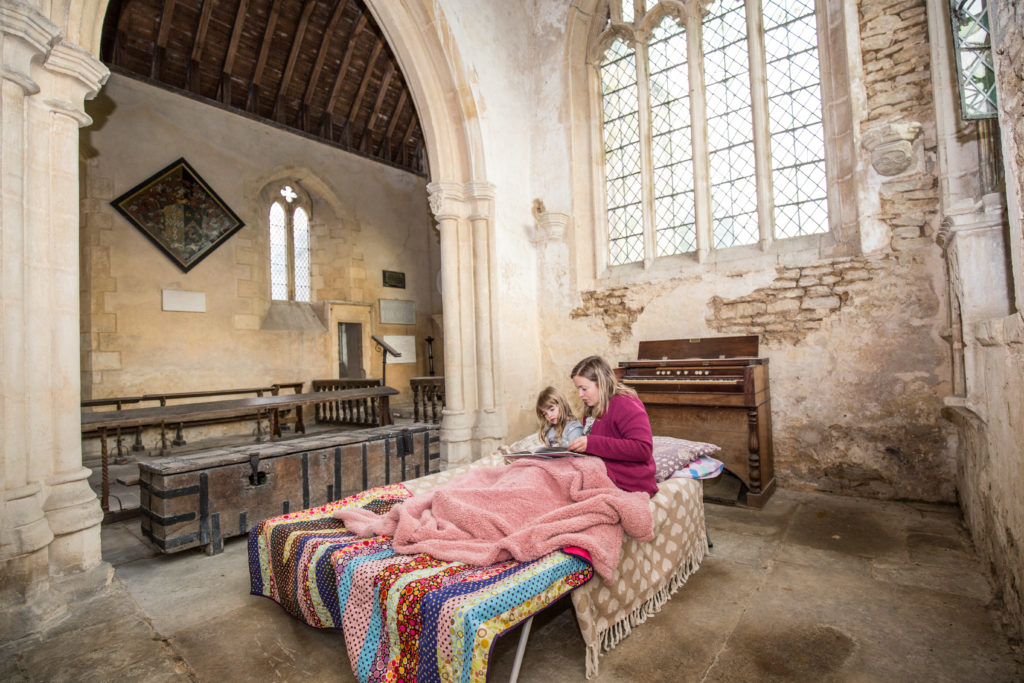 Trải nghiệm qua đêm trong nhà thờ bỏ hoang ở Anh, giá hơn 1 triệu đồng - Ảnh 6.