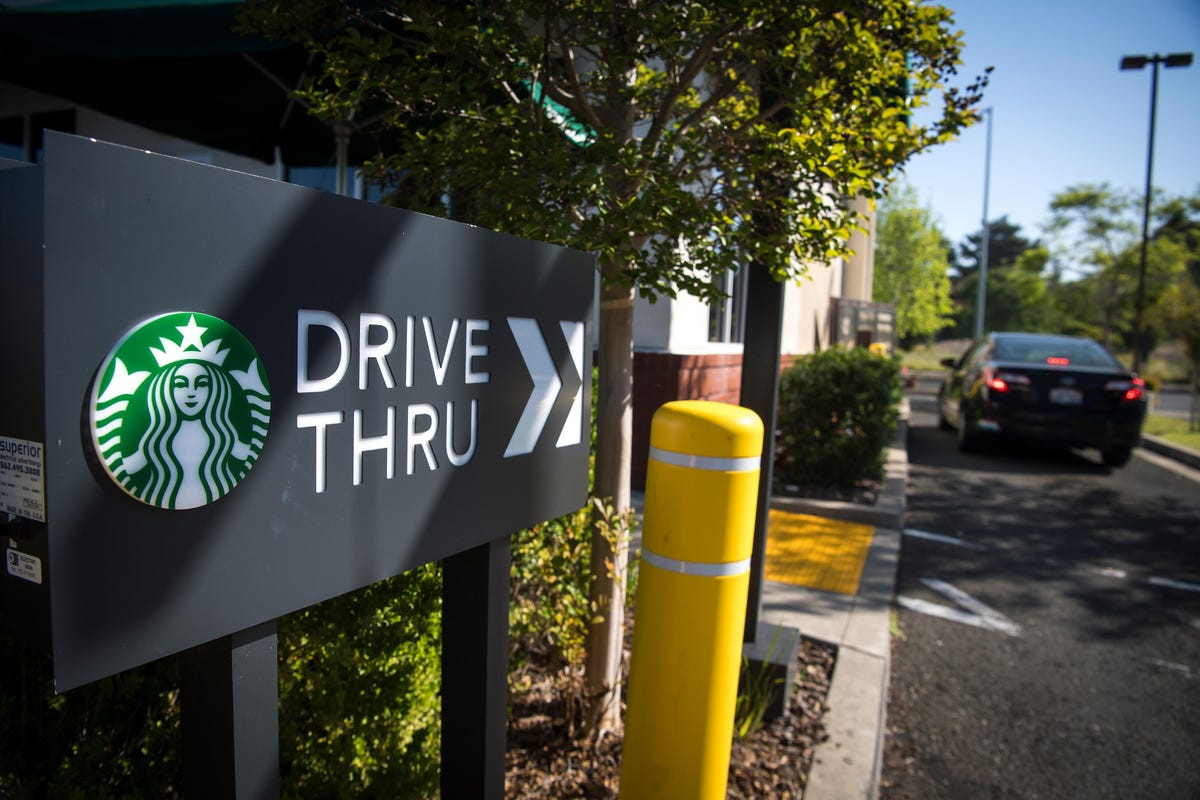 Kế hoạch khiến đối thủ 'sợ' Starbucks: Mở 2.000 cửa hàng mới, giảm thời gian pha chế từ 87 giây còn 36 giây - Ảnh 3.