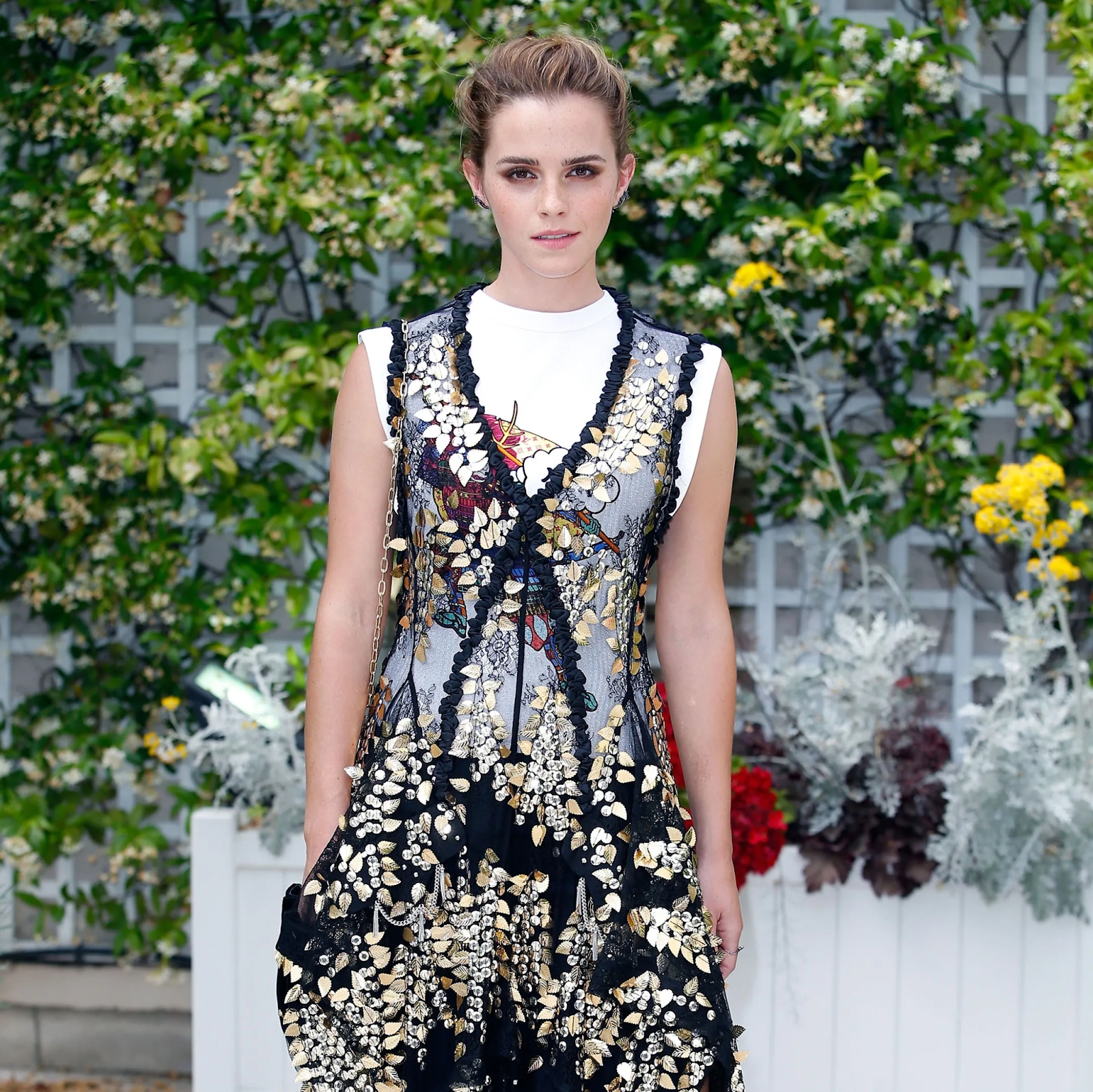 Tuổi 32 của triệu phú Emma Watson: Xinh đẹp thôi chưa đủ, nhìn cách chi tiêu thấy rõ tư duy khác biệt của sếp lớn Gucci - Ảnh 2. Tuổi 32 của triệu phú Emma Watson: Xinh đẹp thôi chưa đủ, nhìn cách chi tiêu thấy rõ tư duy khác biệt của sếp lớn Gucci - Ảnh 2.