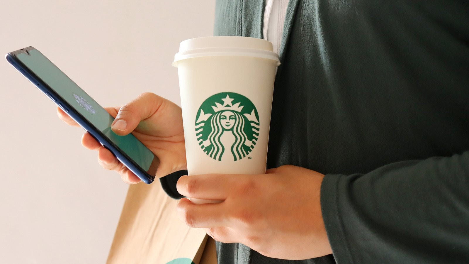 Kế hoạch khiến đối thủ 'sợ' Starbucks: Mở 2.000 cửa hàng mới, giảm thời gian pha chế từ 87 giây còn 36 giây - Ảnh 6.