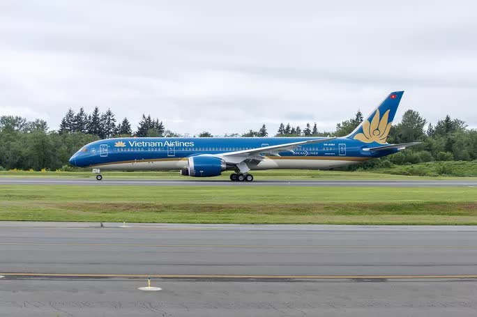 Máy bay Vietnam Airlines hạ cánh khẩn cấp tại Azerbaijan - Ảnh 1.