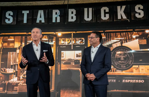 Kế hoạch khiến đối thủ 'sợ' Starbucks: Mở 2.000 cửa hàng mới, giảm thời gian pha chế từ 87 giây còn 36 giây - Ảnh 1.