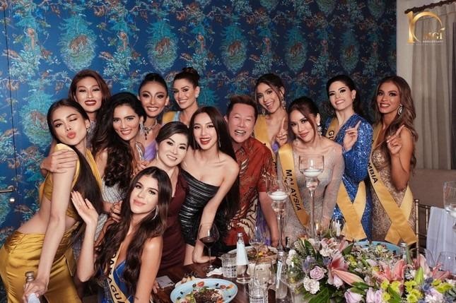 Chủ tịch Hoa hậu Hòa bình: 'Thùy Tiên kiếm 2-3 triệu USD trong nhiệm kỳ' - Ảnh 1.