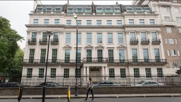 Financial Times: Nhà sáng lập Evergrande sở hữu căn dinh thự đắt nhất London, đang rao bán để trả nợ - Ảnh 1.