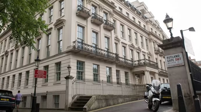 Financial Times: Nhà sáng lập Evergrande sở hữu căn dinh thự đắt nhất London, đang rao bán để trả nợ - Ảnh 2.