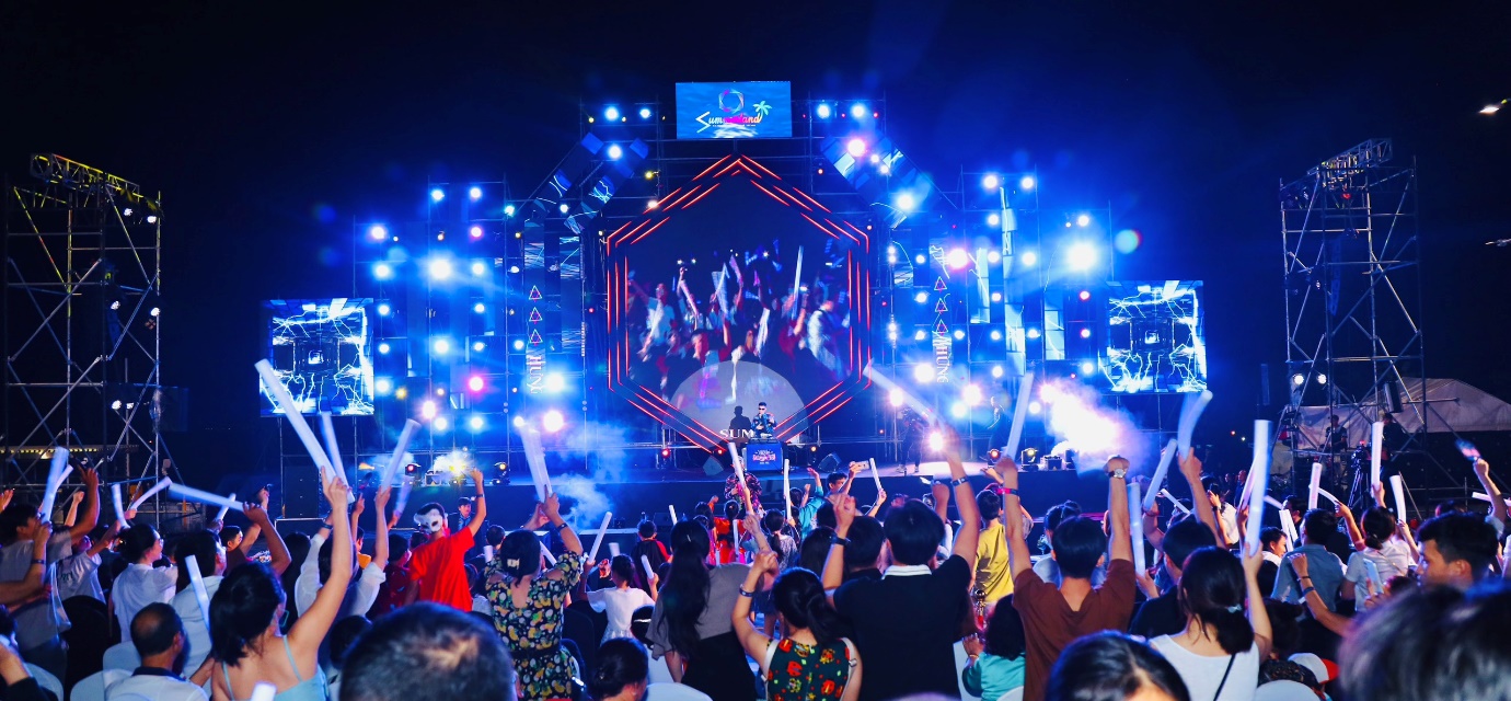 Đêm hội Summerland Halloween Festa thu hút hơn 6.000 người tham dự - Ảnh 4. Đêm hội Summerland Halloween Festa thu hút hơn 6.000 người tham dự - Ảnh 4.