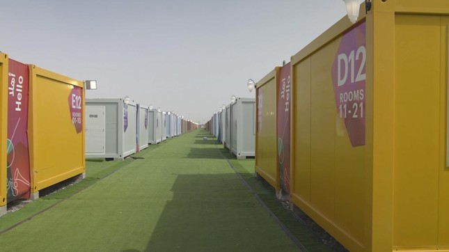 Thiếu phòng khách sạn, Qatar xây chỗ ở cực chất giữa sa mạc cho World Cup 2022 - Ảnh 1. Thiếu phòng khách sạn, Qatar xây chỗ ở cực chất giữa sa mạc cho World Cup 2022 - Ảnh 1.