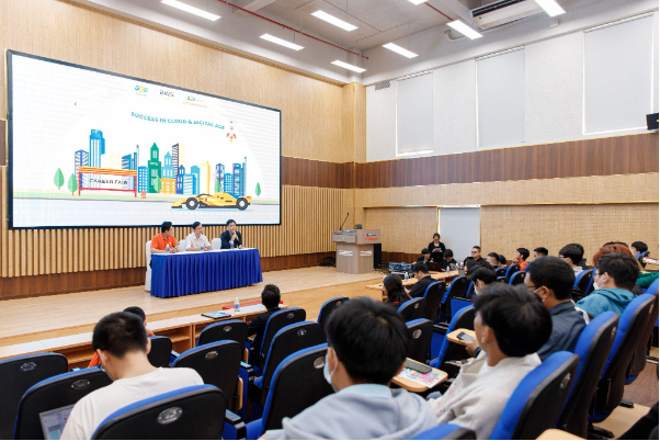 FPT Telecom International cùng Amazon Web Services chia sẻ về vấn đề tuyển dụng cho sinh viên - Ảnh 1. FPT Telecom International cùng Amazon Web Services chia sẻ về vấn đề tuyển dụng cho sinh viên - Ảnh 1.