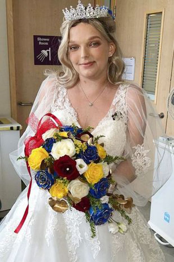 Đám cưới ngay trong phòng bệnh của người phụ nữ mắc bệnh ung thư hiếm gặp - Ảnh 5.