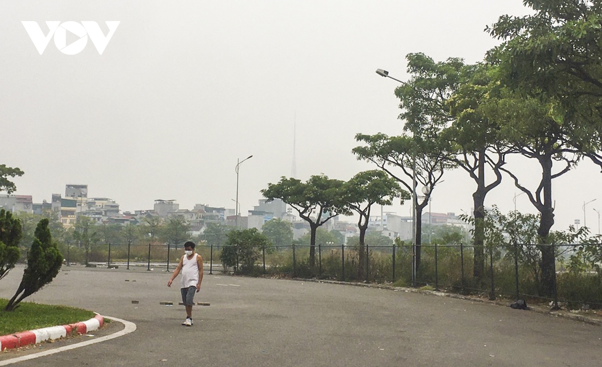 Đường đua F1 ở Hà Nội bị bỏ hoang, cỏ dại và rác thải đua nhau chiếm chỗ - Ảnh 12.