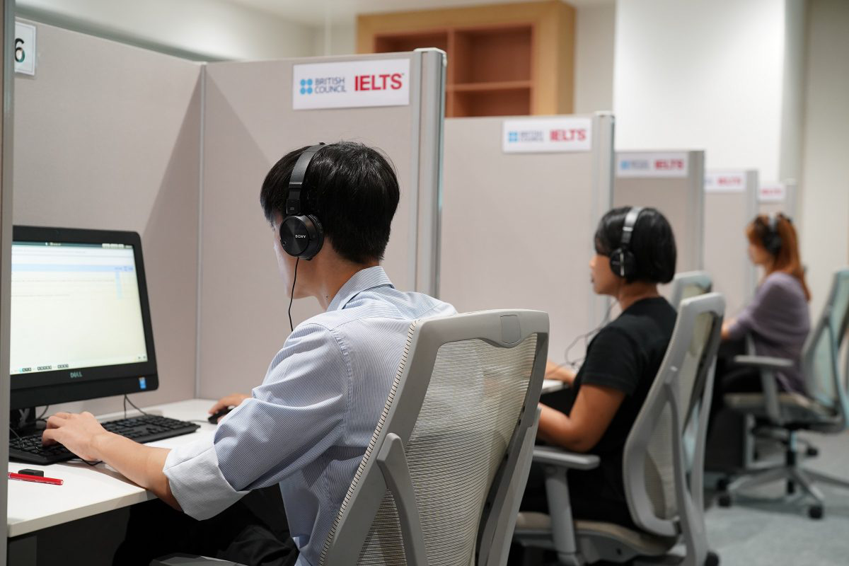 Ngay lập tức chi tiền triệu từ TP.HCM sang Bangkok thi IELTS - Ảnh 2. Ngay lập tức chi tiền triệu từ TP.HCM sang Bangkok thi IELTS - Ảnh 2.