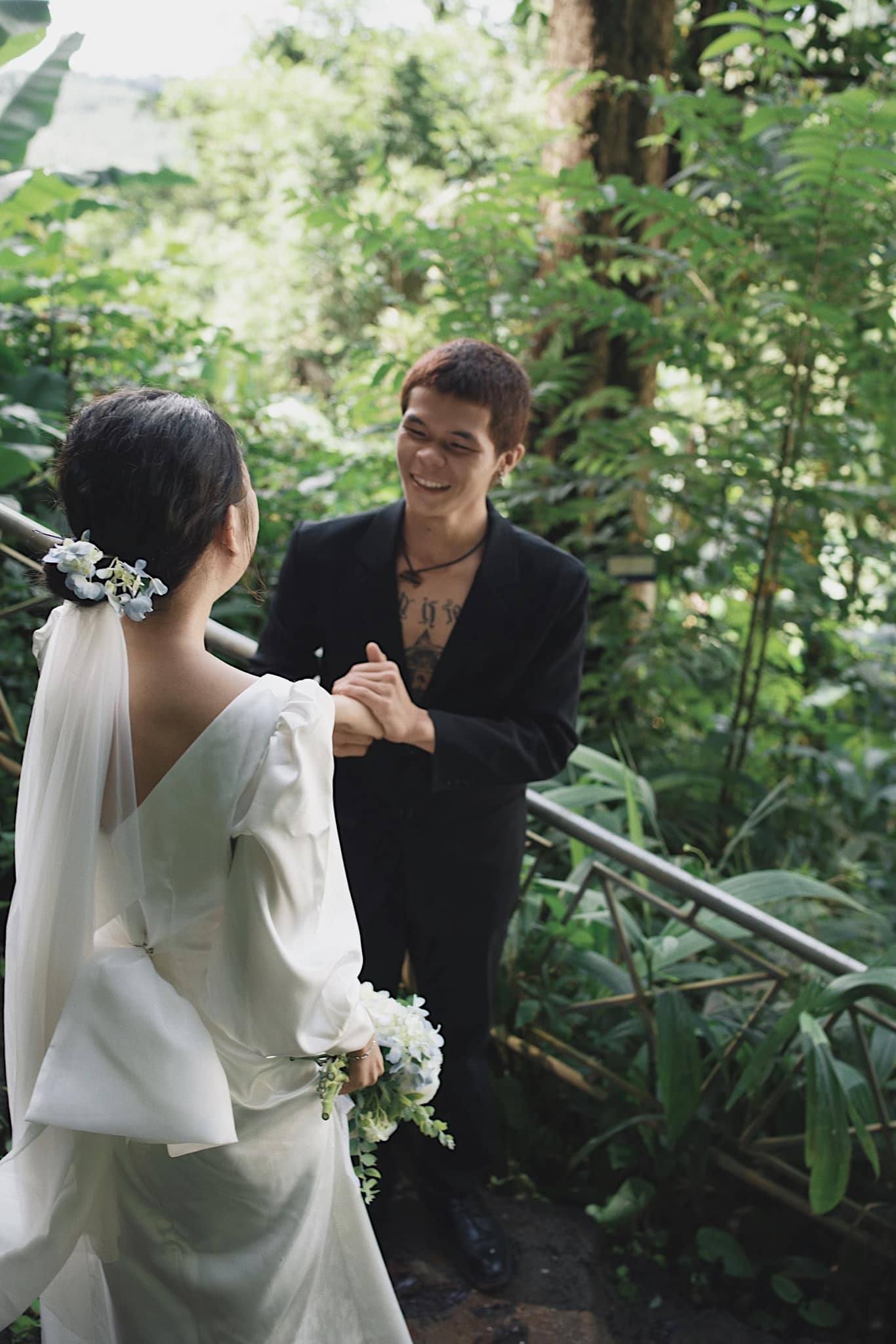 Cô dâu tổ chức đám cưới bí mật chỉ có vỏn vẹn 6 khách mời tại thác Lưu Ly ở Đắk Nông - Ảnh 7.