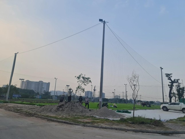 Hà Nội: Bãi xe, kho hàng không phép ồ ạt 'mọc' trên đất dự án ảnh 7