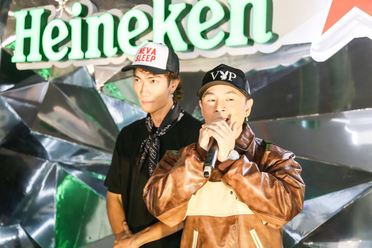 KOSMIK Live Concert: Binz tỏ tình cùng Châu Bùi, 11 nghệ sĩ SpaceSpeakers khép lại đêm diễn vô cùng hoành tráng - Ảnh 34.