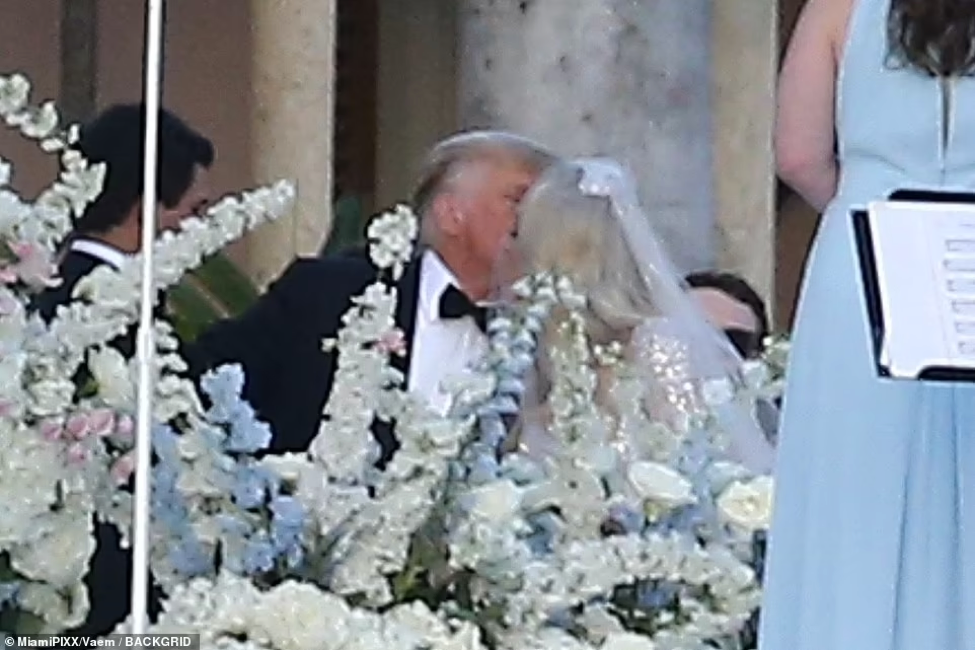 Cựu Tổng thống Donald Trump gả út cưng cho tỉ phú kém 4 tuổi - Ảnh 3. Cựu Tổng thống Donald Trump gả út cưng cho tỉ phú kém 4 tuổi - Ảnh 3.