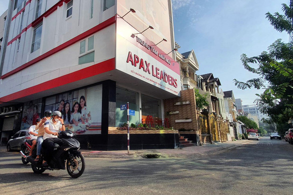 Đến lượt Trung tâm Anh ngữ Apax Leaders ở Biên Hòa bị phụ huynh đòi hoàn trả học phí - Ảnh 1. Đến lượt Trung tâm Anh ngữ Apax Leaders ở Biên Hòa bị phụ huynh đòi hoàn trả học phí - Ảnh 1.
