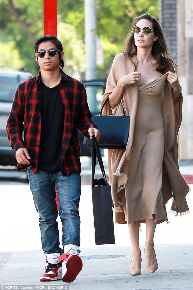 Sau 16 năm, cậu bé gốc Việt được Angelina Jolie nhận làm con nuôi giờ ra sao? - Ảnh 7. Sau 16 năm, cậu bé gốc Việt được Angelina Jolie nhận làm con nuôi giờ ra sao? - Ảnh 7.