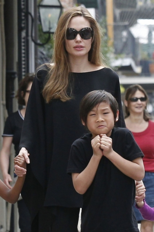 Sau 16 năm, cậu bé gốc Việt được Angelina Jolie nhận làm con nuôi giờ ra sao? - Ảnh 4. Sau 16 năm, cậu bé gốc Việt được Angelina Jolie nhận làm con nuôi giờ ra sao? - Ảnh 4.