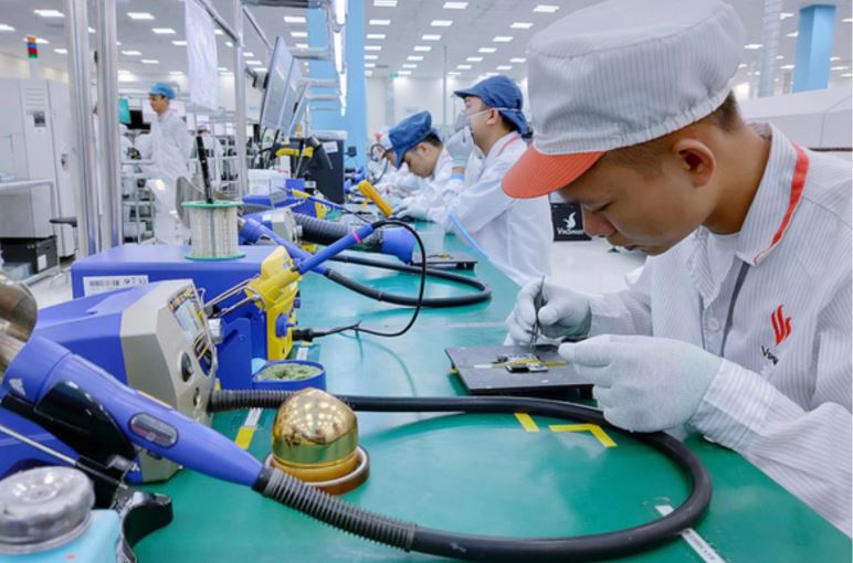 Các 'ông lớn' công nghệ đổ hàng tỉ USD vào ngành chip ở Việt Nam - Ảnh 1.