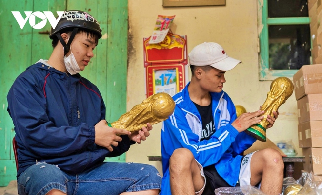 Tận mắt xem sản xuất “Cúp vàng” World Cup 2022 ở làng gốm Bát Tràng - Ảnh 11.