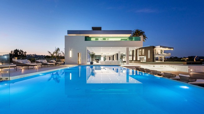 Dinh thự xa hoa rộng gần 10.000 m2 mất 10 năm xây dựng, hàng xóm là sao hạng A Hollywood, nhưng bị rớt giá vì một lý do không ngờ - Ảnh 5. Dinh thự xa hoa rộng gần 10.000 m2 mất 10 năm xây dựng, hàng xóm là sao hạng A Hollywood, nhưng bị rớt giá vì một lý do không ngờ - Ảnh 5.