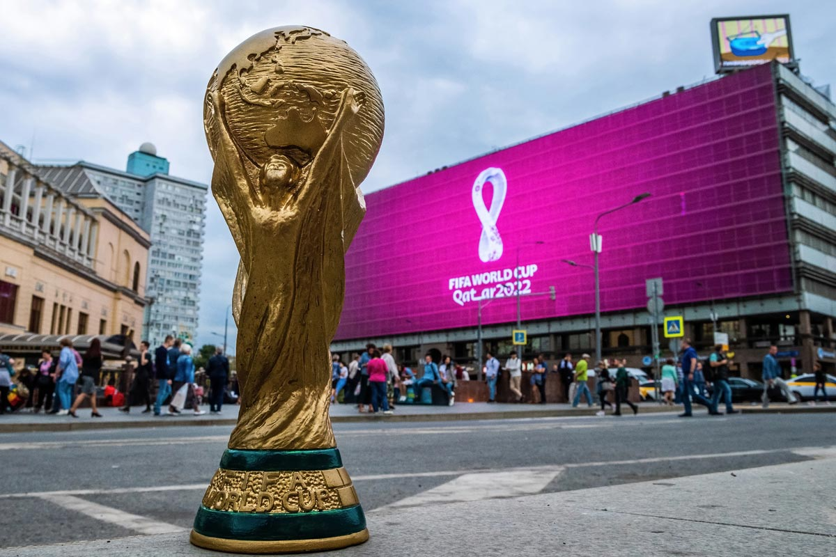 Nước chủ nhà nhận được những lợi ích gì khi tổ chức World Cup - Ảnh 2.