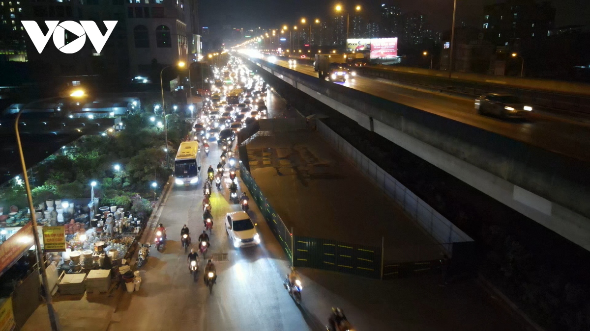 ha noi se xen dai phan cach tren duong nguyen xien, doan co lo cot chan duong hinh anh 2