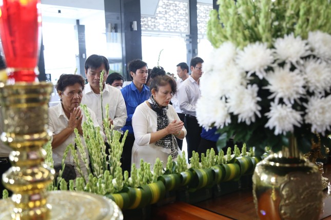 TPHCM tưởng nhớ hơn 23.000 người qua đời vì COVID-19 sau một năm bình thường mới - Ảnh 9. TPHCM tưởng nhớ hơn 23.000 người qua đời vì COVID-19 sau một năm bình thường mới ảnh 9