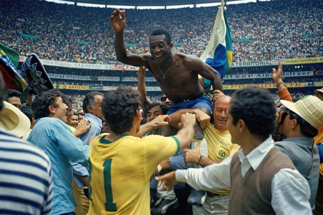 15 câu chuyện thú vị trong lịch sử World Cup, từ trận đấu nhiều người xem nhất đến sự kiện cúp vàng bị đánh cắp - Ảnh 2. 15 câu chuyện thú vị trong lịch sử World Cup, từ trận đấu nhiều người xem nhất đến sự kiện cúp vàng bị đánh cắp - Ảnh 2.