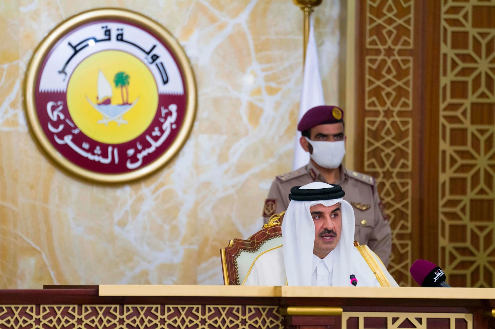 Cuộc sống hào nhoáng của gia tộc Qatar: Hoàng tộc giàu có hàng đầu thế giới có đến 8.000 thành viên, lái nhiều siêu xe đẳng cấp - Ảnh 1.