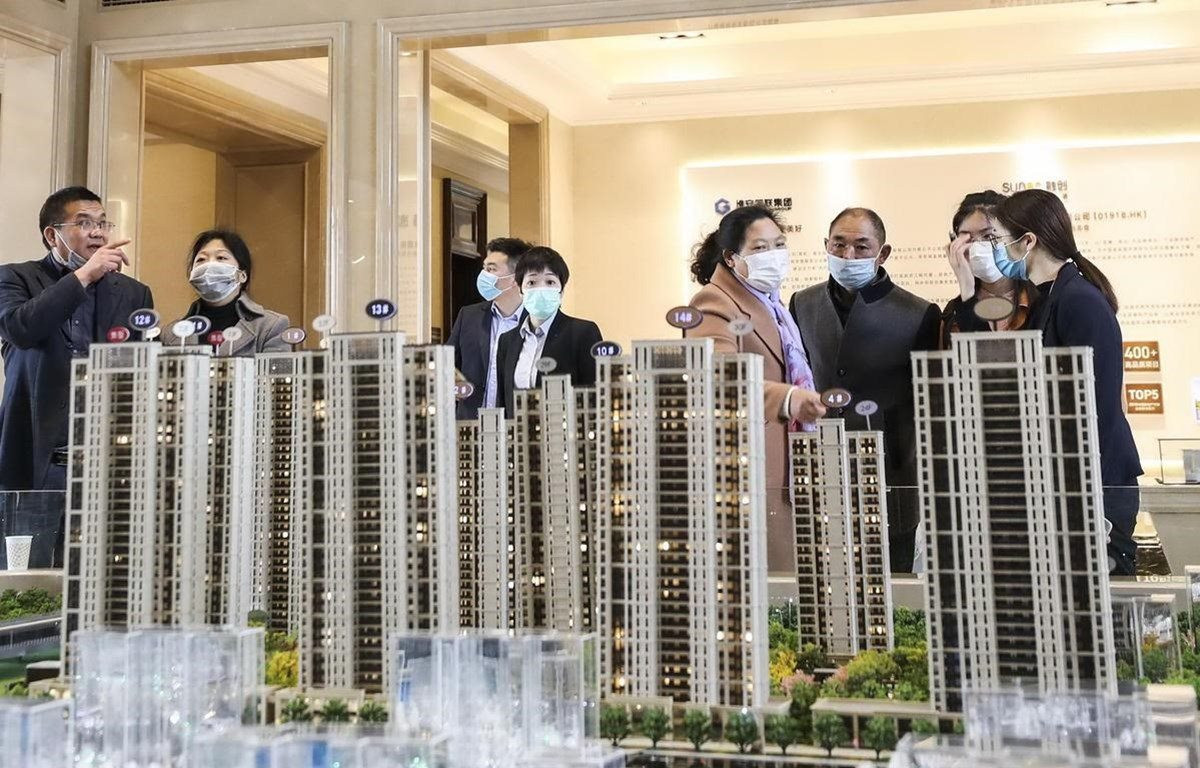 Cổ phiếu bất động sản tăng phi mã nhưng chuyên gia cảnh báo hiện thực “phũ phàng” ở Trung Quốc - Ảnh 2.