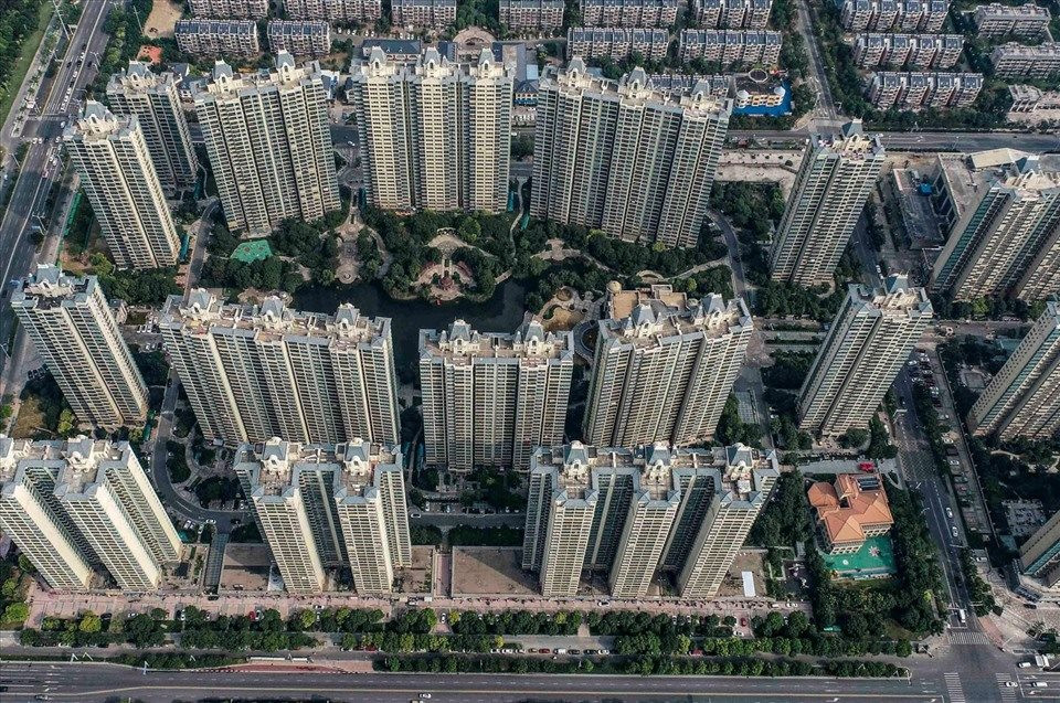 Cổ phiếu bất động sản tăng phi mã nhưng chuyên gia cảnh báo hiện thực “phũ phàng” ở Trung Quốc - Ảnh 1.