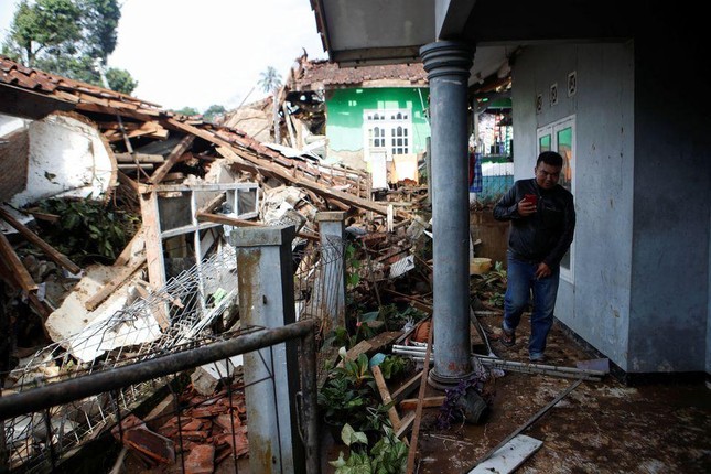 Động đất ở Indonesia: Hơn 460 người thương vong, bãi đỗ xe thành khu cấp cứu - Ảnh 3.