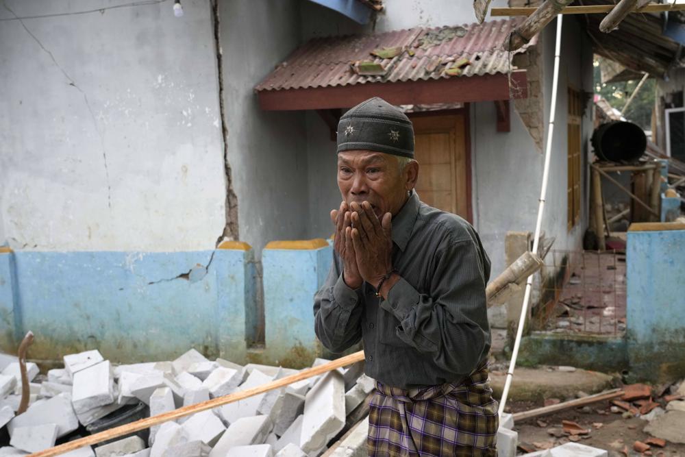 Động đất Indonesia: Thương vong lên gần 1.300, báo cáo đau lòng từ 51 trường học - Ảnh 3.
