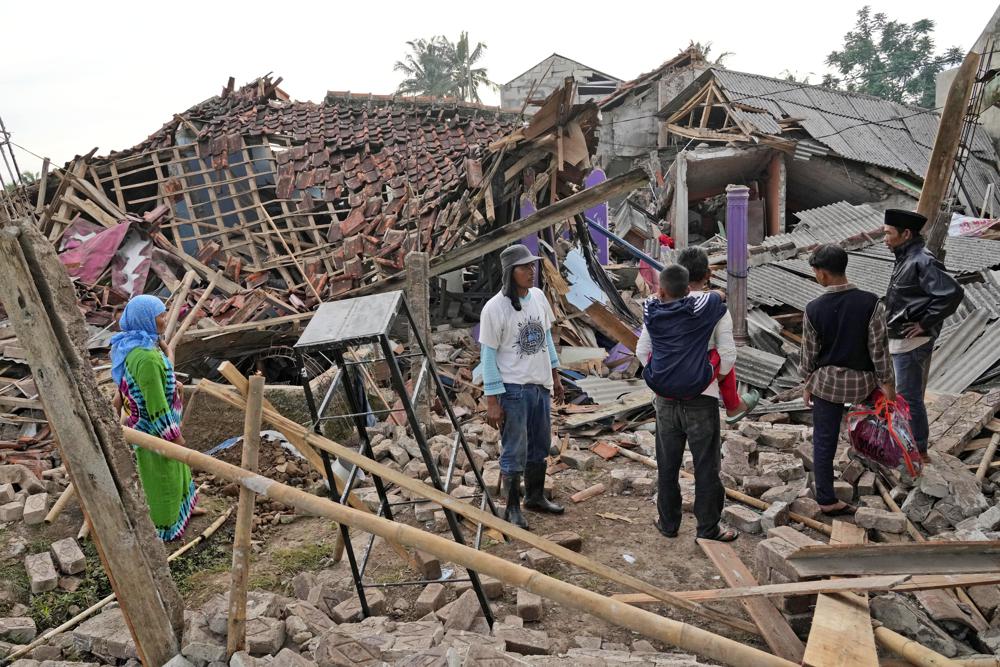 Động đất Indonesia: Thương vong lên gần 1.300, báo cáo đau lòng từ 51 trường học - Ảnh 5.