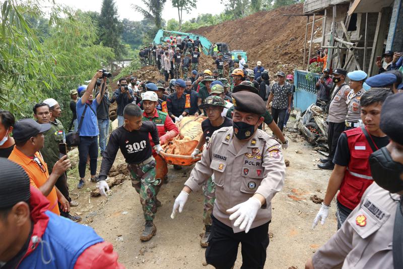 Động đất Indonesia: Thương vong lên gần 1.300, báo cáo đau lòng từ 51 trường học - Ảnh 6.
