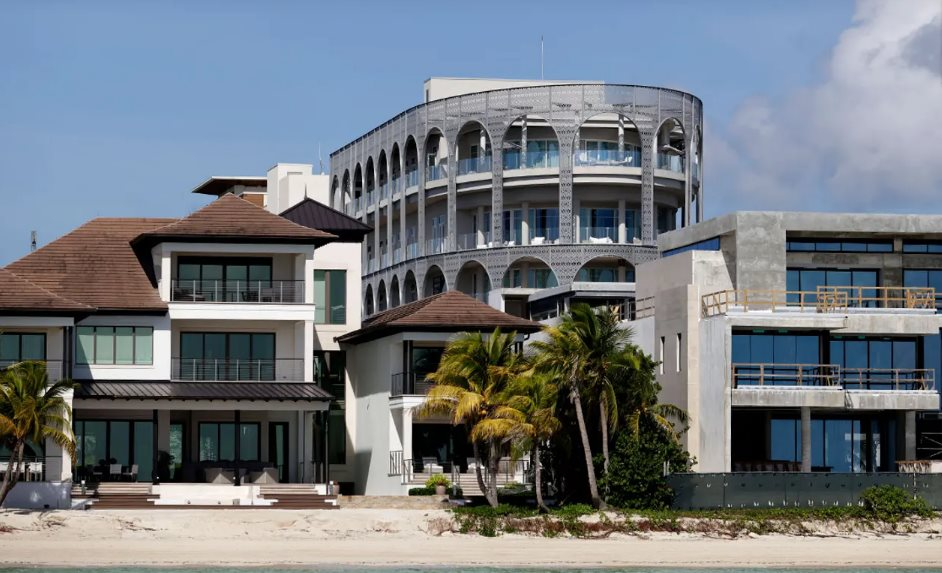 Cựu CEO FTX: Ăn mặc xuề xòa nhưng ăn trưa 2.500 USD/bữa, vung 10.000 USD/ngày để ‘nuôi’ nhân viên - Ảnh 2.