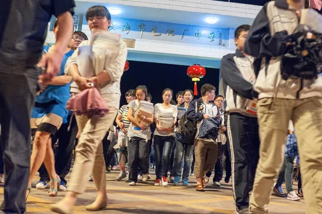 &quot;Công xưởng&quot; ôn thi đại học khắc nghiệt nhất Trung Quốc: Học 17 tiếng/ngày, con vi phạm cha mẹ cũng bị phạt - Ảnh 7.