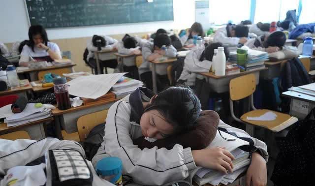 &quot;Công xưởng&quot; ôn thi đại học khắc nghiệt nhất Trung Quốc: Học 17 tiếng/ngày, con vi phạm cha mẹ cũng bị phạt - Ảnh 9.