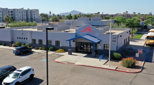 Quá giàu có, các ngôi sao tự mở trường cho con đi học: Nơi thu học phí 15.000 USD/năm, nơi lại mở dạy miễn phí - Ảnh 5.