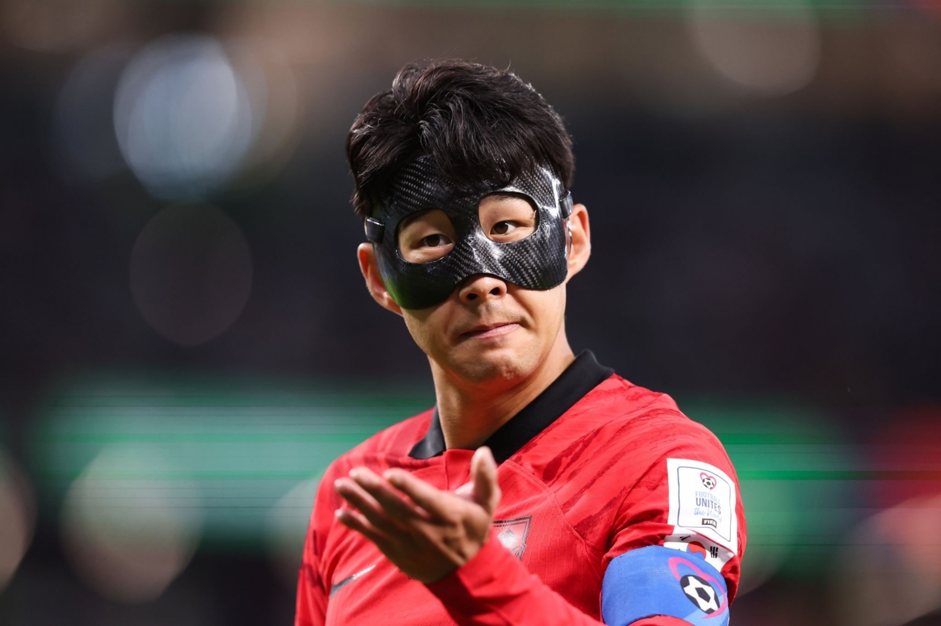 Cận cảnh chiếc mặt nạ của Son Heung-min gây sốt trận Uruguay hòa Hàn Quốc - Ảnh 1.