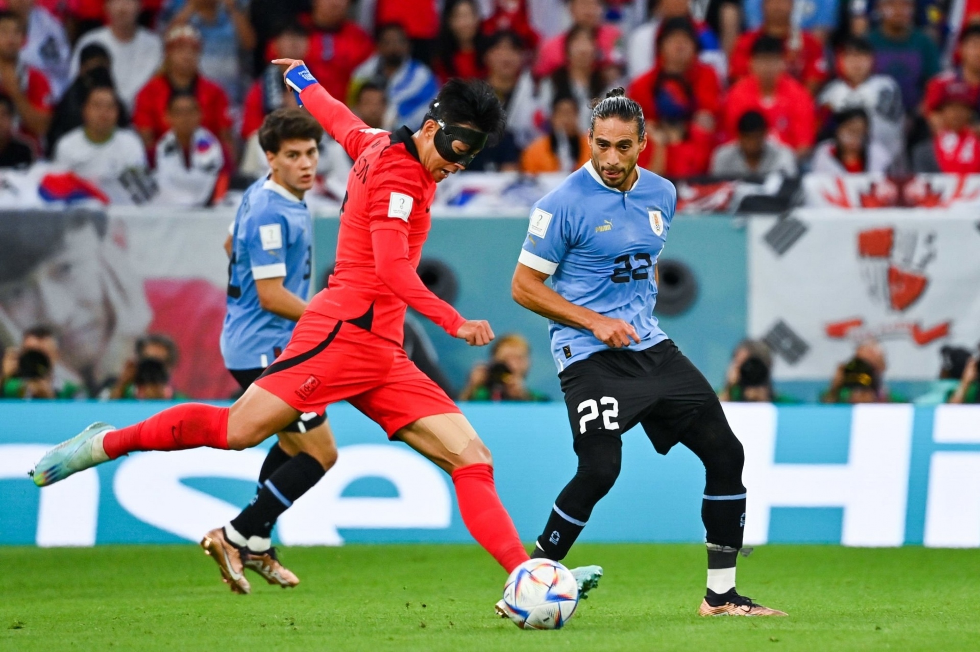 Cận cảnh chiếc mặt nạ của Son Heung-min gây sốt trận Uruguay hòa Hàn Quốc - Ảnh 6.