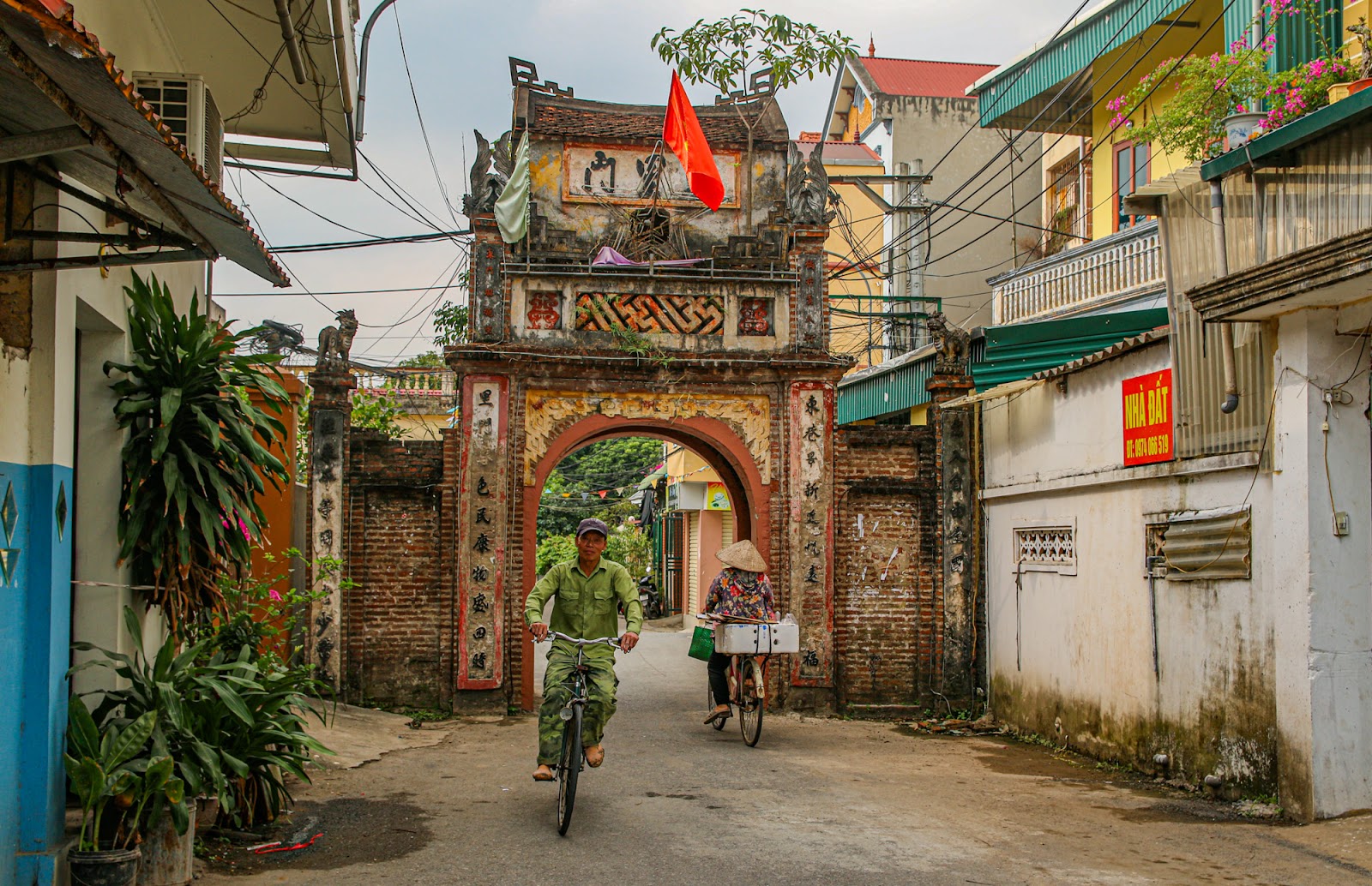 Huyện có đến 126 làng cổ, thu ngân sách nghìn tỷ mỗi năm - Ảnh 2.