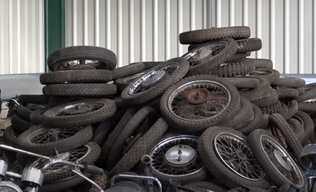 Bộ sưu tập mô tô khổng lồ bị bỏ hoang: 50 tấn linh kiện, mất hàng tháng phân loại - Ảnh 4.