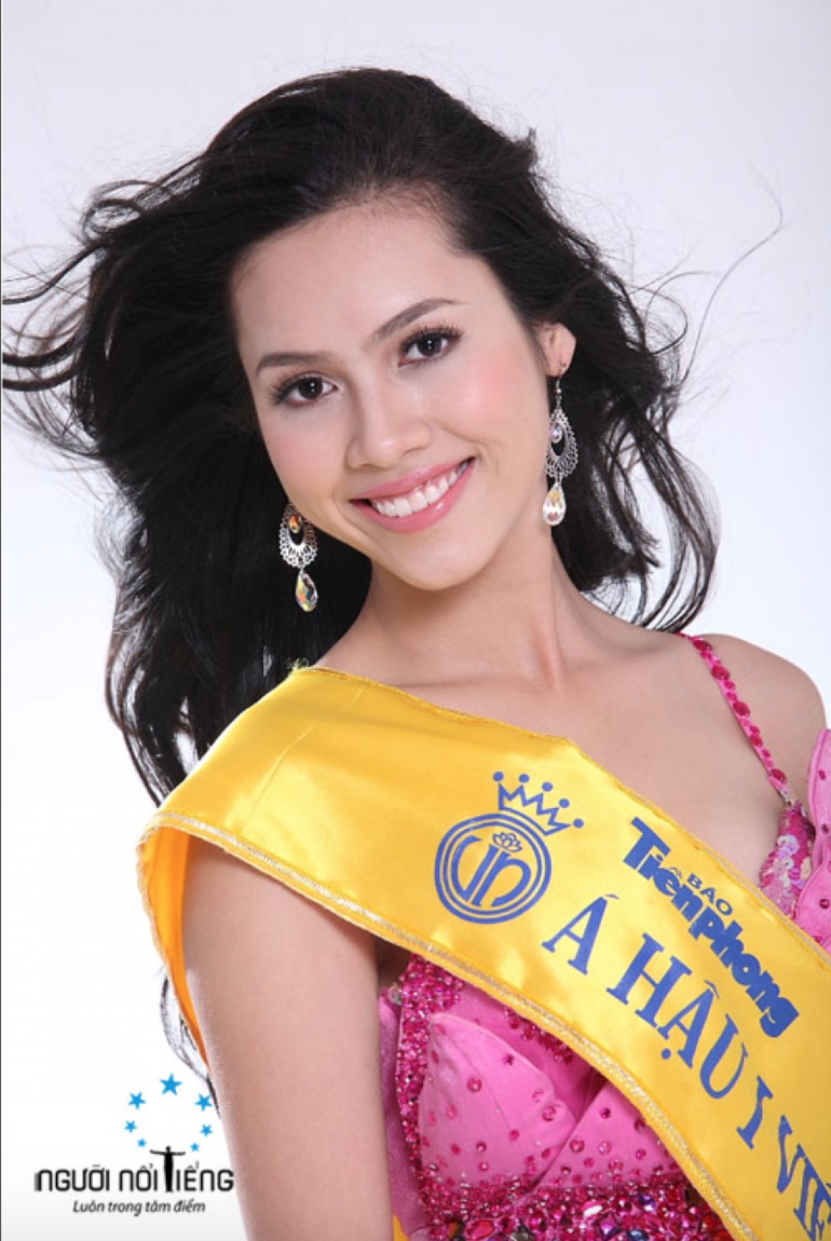 Top 3 Hoa hậu Việt Nam 2010: Ngọc Hân sắp lên xe hoa, 2 Á hậu rút lui khỏi showbiz - Ảnh 3.
