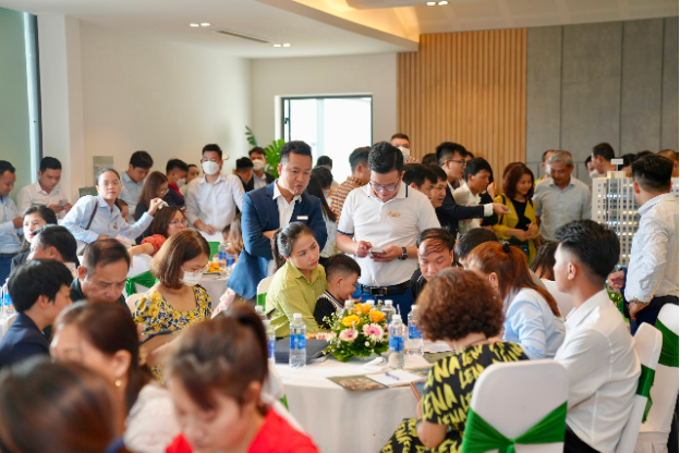 The Ori Garden - Seaview Tower nhộn nhịp khách hàng tại sự kiện trải nghiệm sa bàn - Ảnh 1.