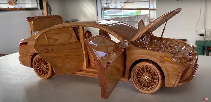 Cận cảnh Toyota Camry bằng gỗ vô cùng tinh xảo của thợ mộc Việt - Ảnh 9.