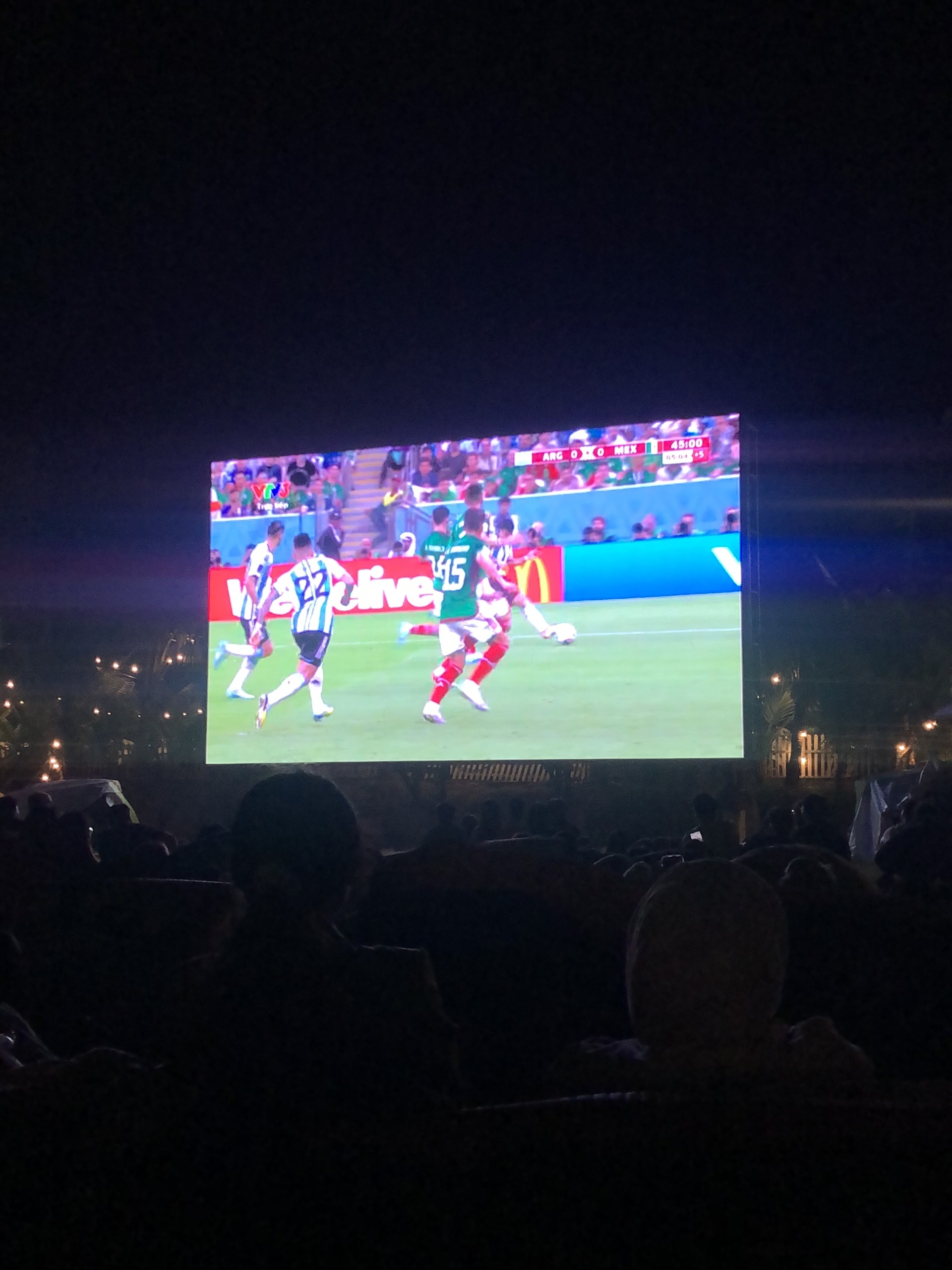 Khi sinh viên nóng cùng World Cup: Ra quán tốn tiền, xem ở phòng trọ phải tuân thủ luật '3 không' - Ảnh 6.